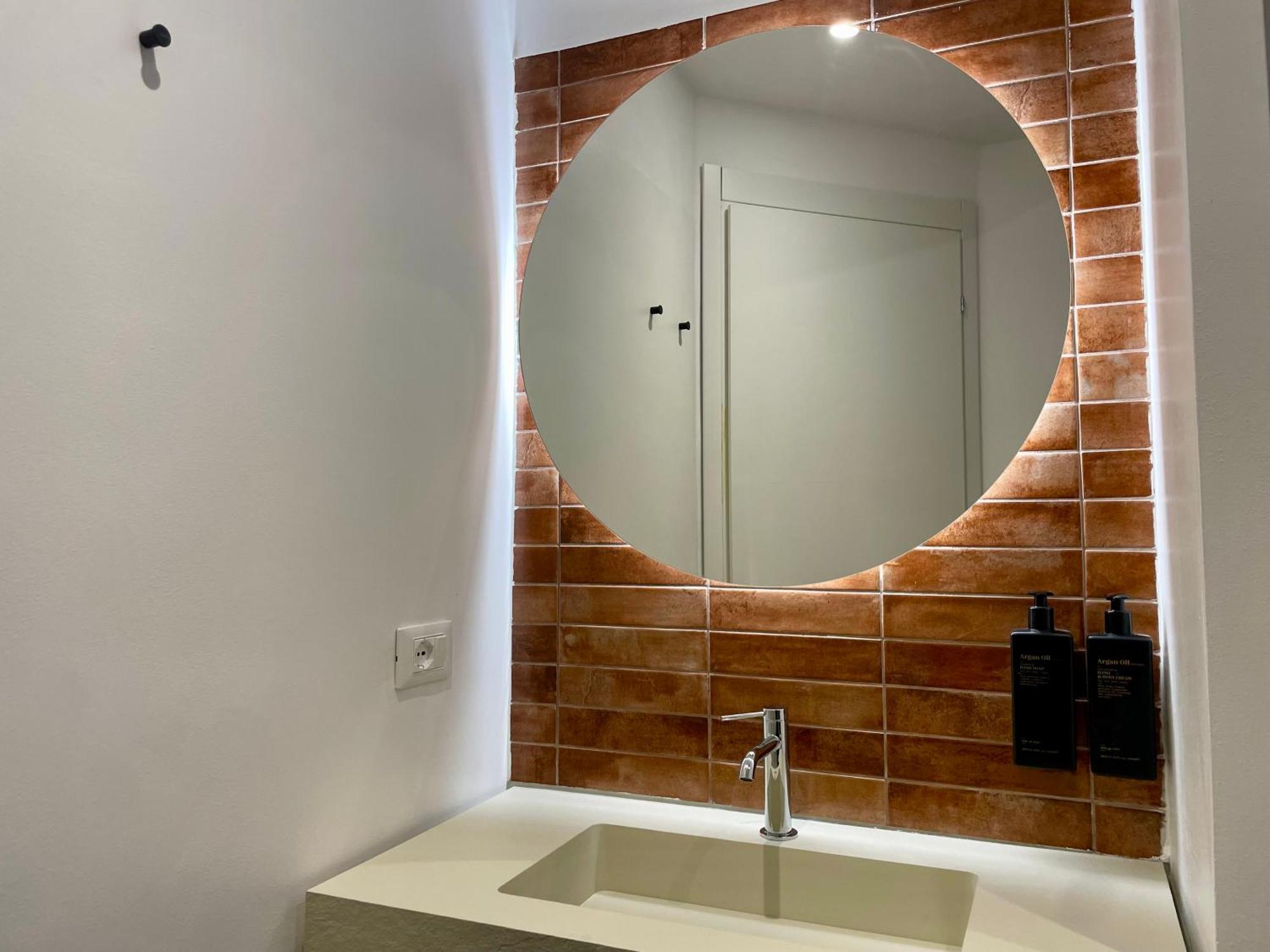 Relstay - Assarotti Suites Genoa Bagian luar foto
