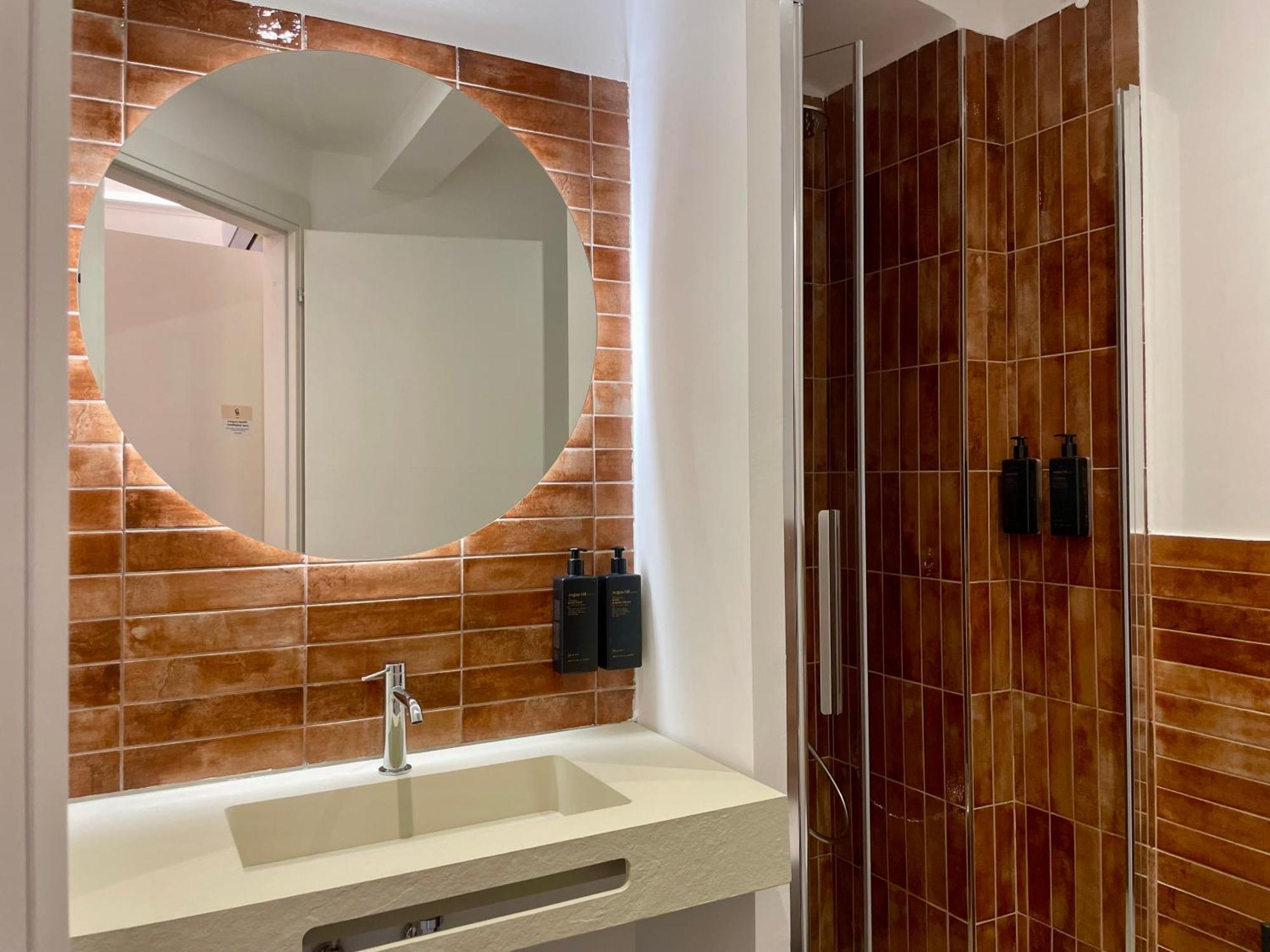 Relstay - Assarotti Suites Genoa Bagian luar foto