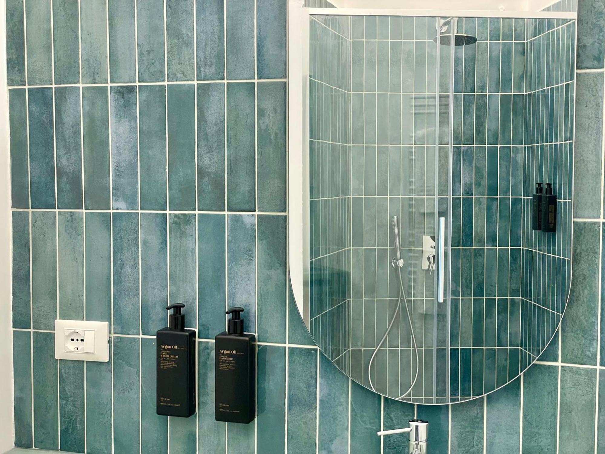 Relstay - Assarotti Suites Genoa Bagian luar foto