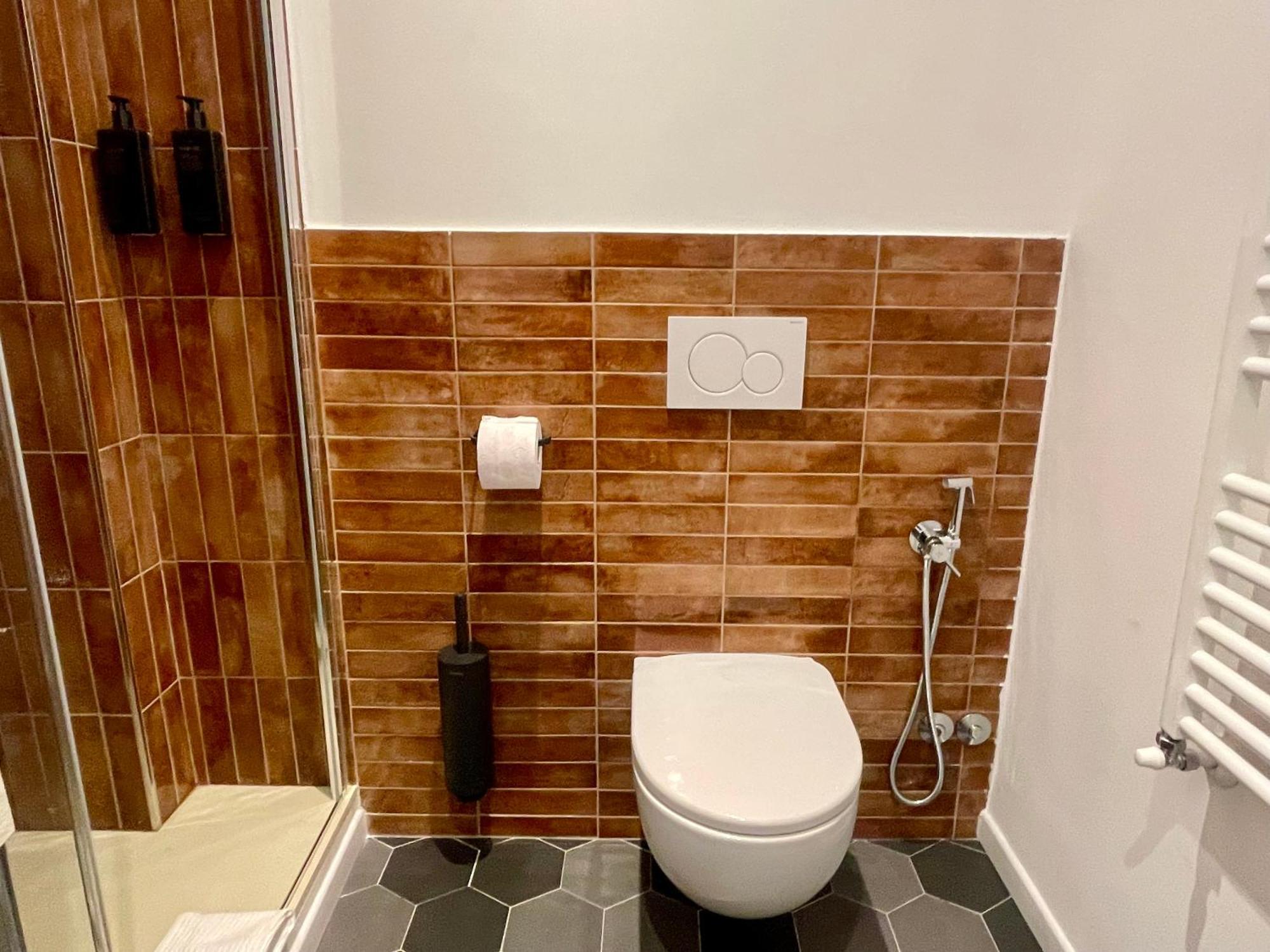Relstay - Assarotti Suites Genoa Bagian luar foto