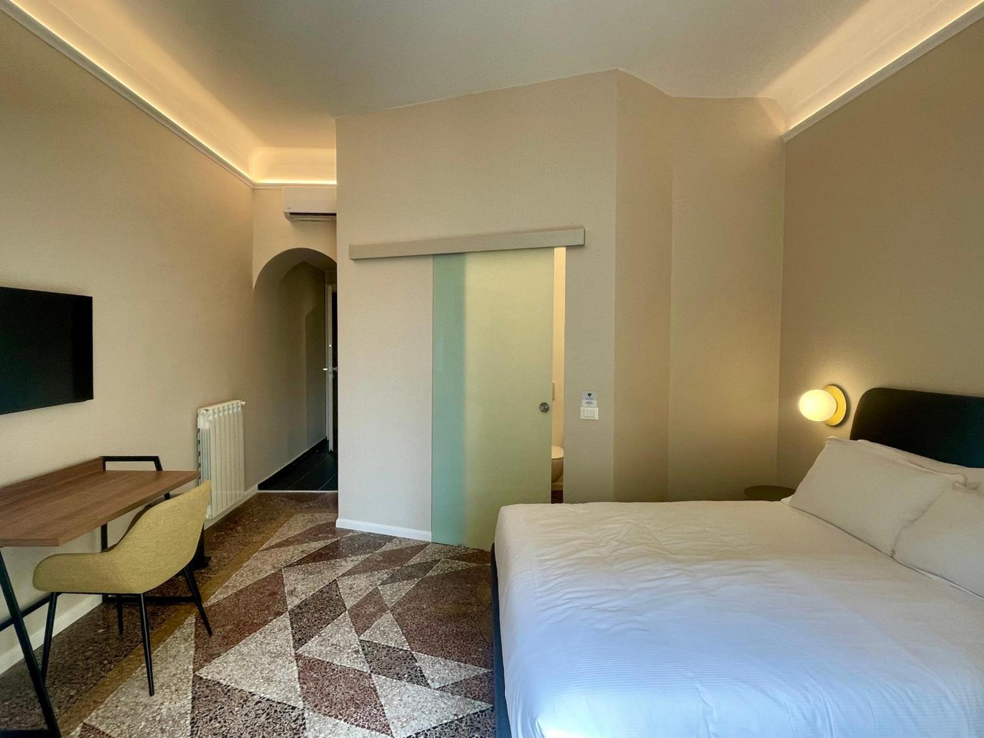 Relstay - Assarotti Suites Genoa Bagian luar foto
