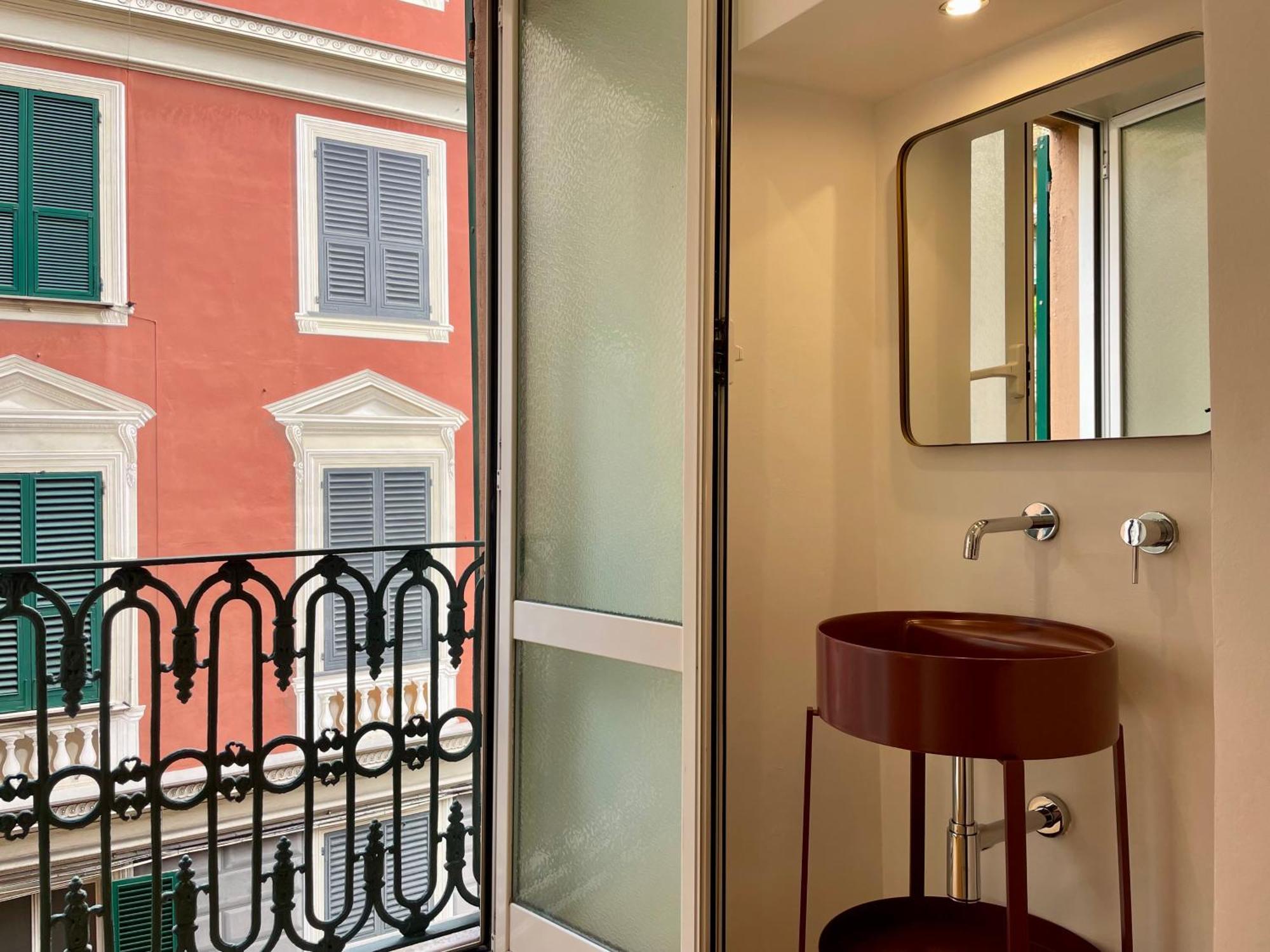 Relstay - Assarotti Suites Genoa Bagian luar foto