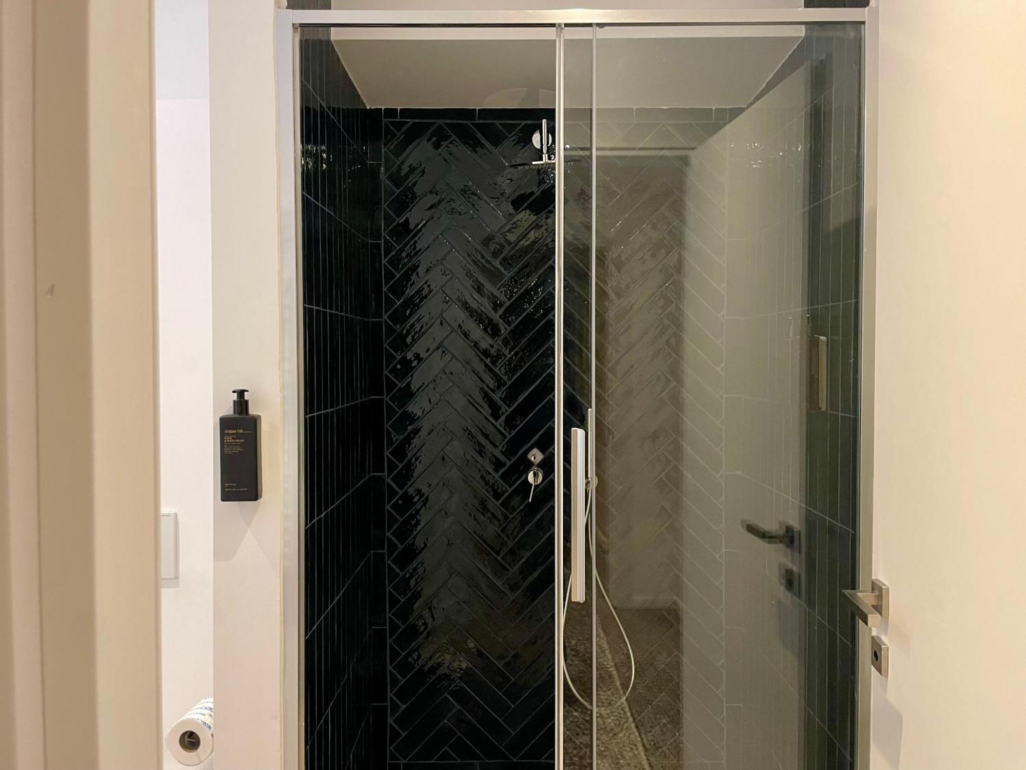 Relstay - Assarotti Suites Genoa Bagian luar foto